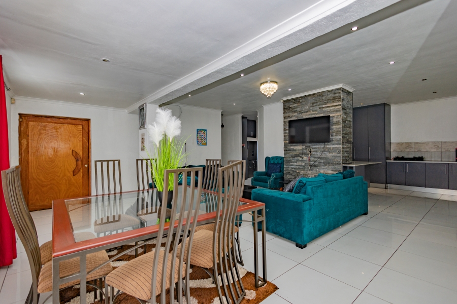 5 Bedroom Property for Sale in Vasco Estate Western Cape